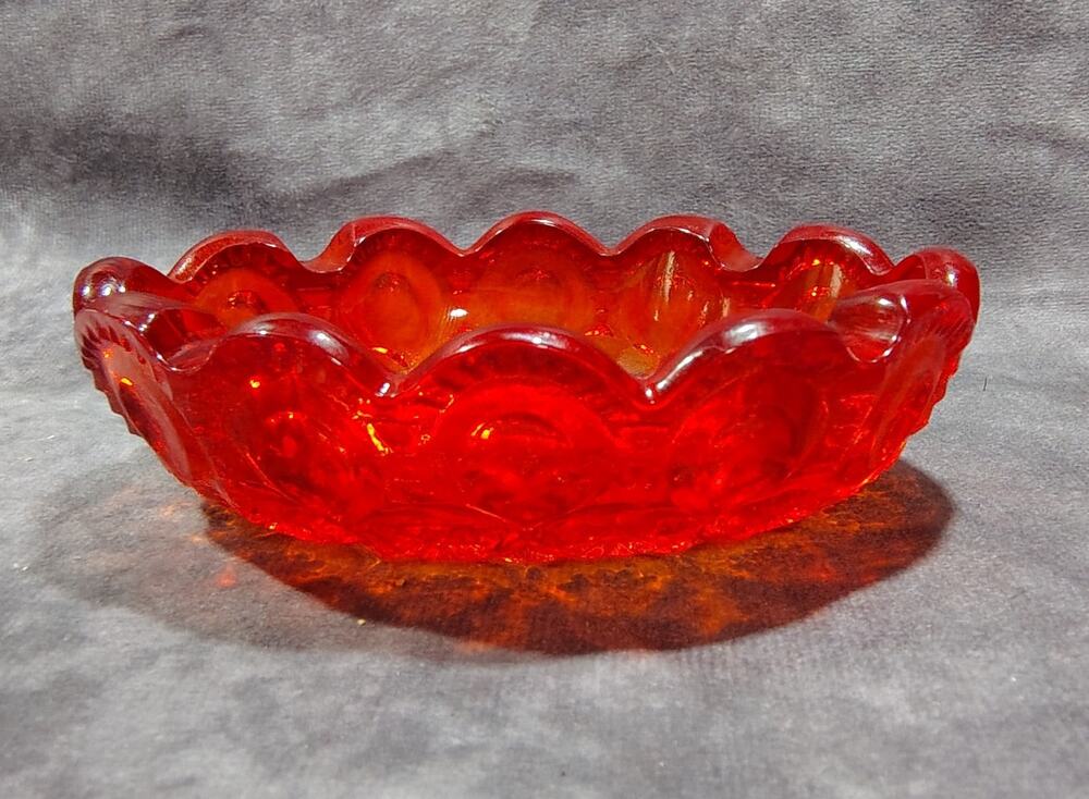 VINTAGE Smith MOON & STAR Amberina Red Mid Century OVAL ASHTRAY UV REACTIVE